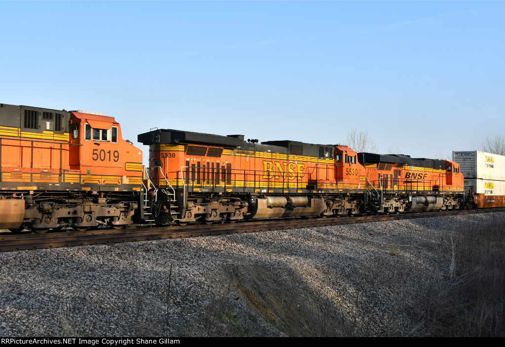 BNSF 5530 Roster shot.